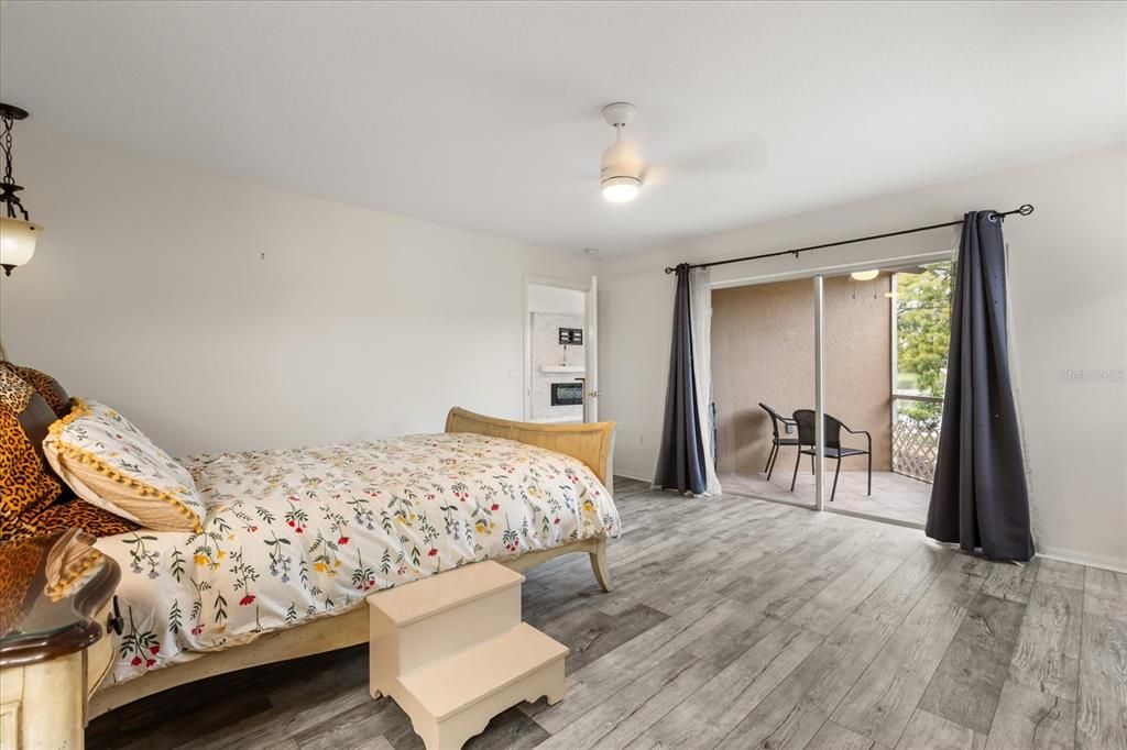 For Sale: $299,000 (3 beds, 3 baths, 1856 Square Feet)