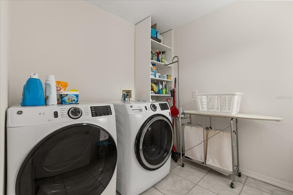 For Sale: $299,000 (3 beds, 3 baths, 1856 Square Feet)