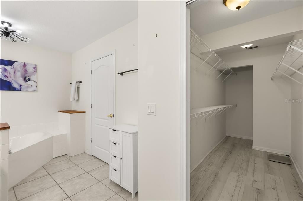 For Sale: $299,000 (3 beds, 3 baths, 1856 Square Feet)