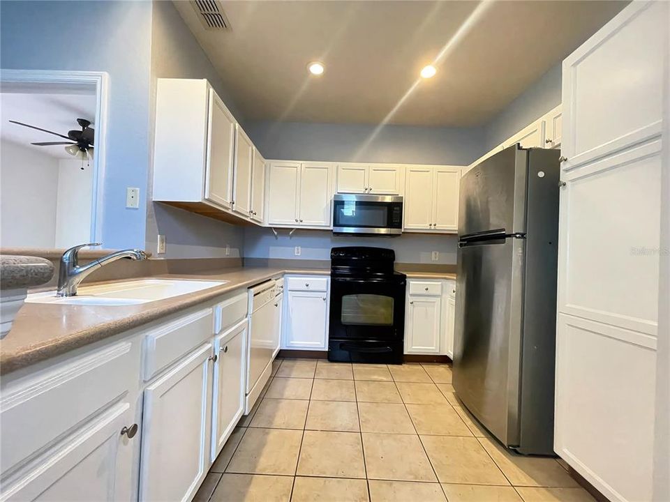 For Rent: $2,250 (3 beds, 2 baths, 1465 Square Feet)