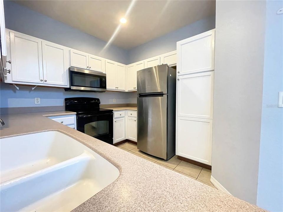 For Rent: $2,250 (3 beds, 2 baths, 1465 Square Feet)