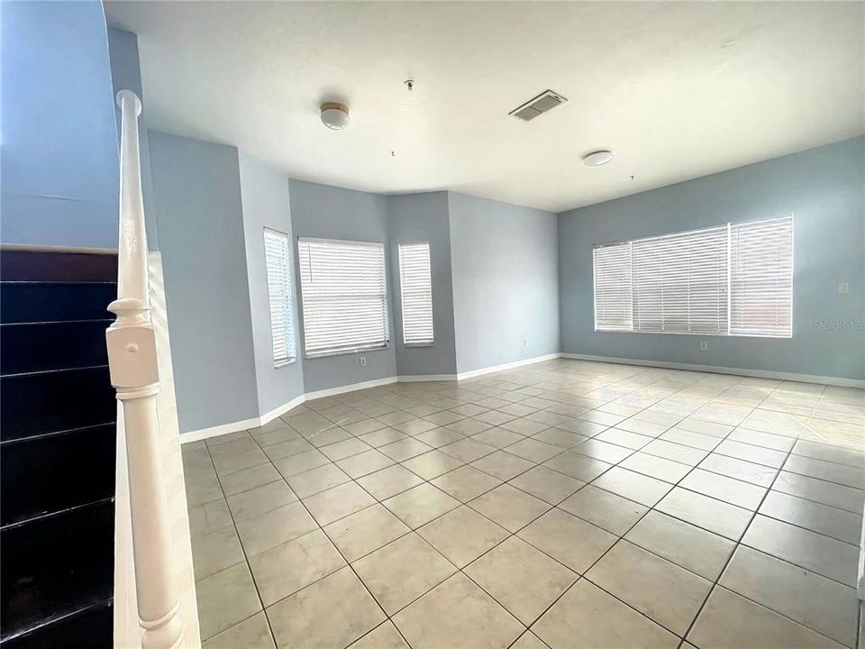 For Rent: $2,250 (3 beds, 2 baths, 1465 Square Feet)