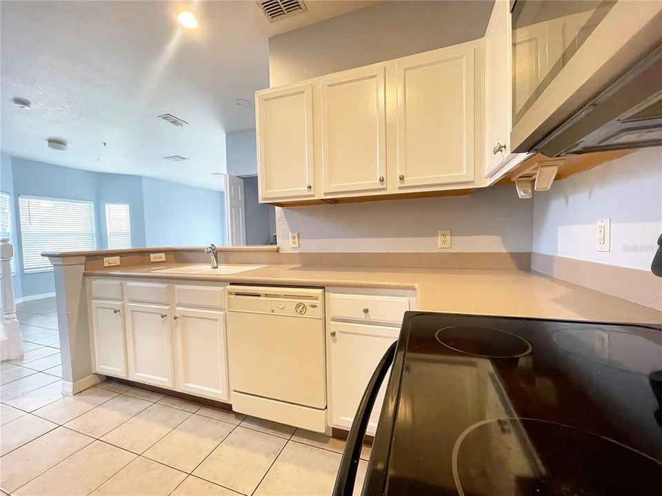 For Rent: $2,250 (3 beds, 2 baths, 1465 Square Feet)