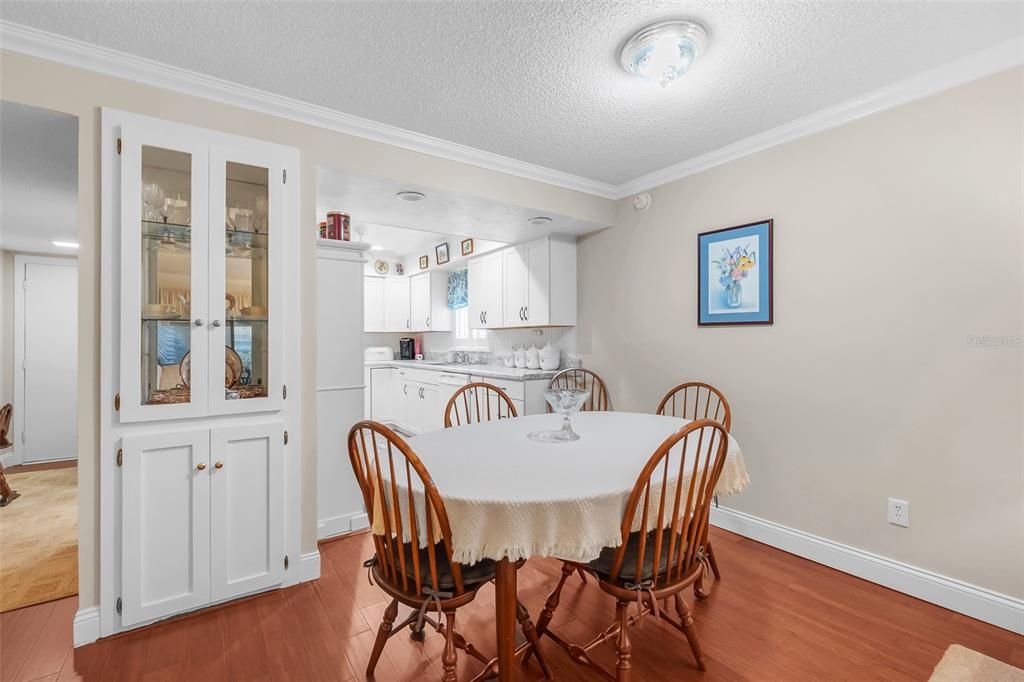 待售: $165,000 (2 贝兹, 2 浴室, 1156 平方英尺)