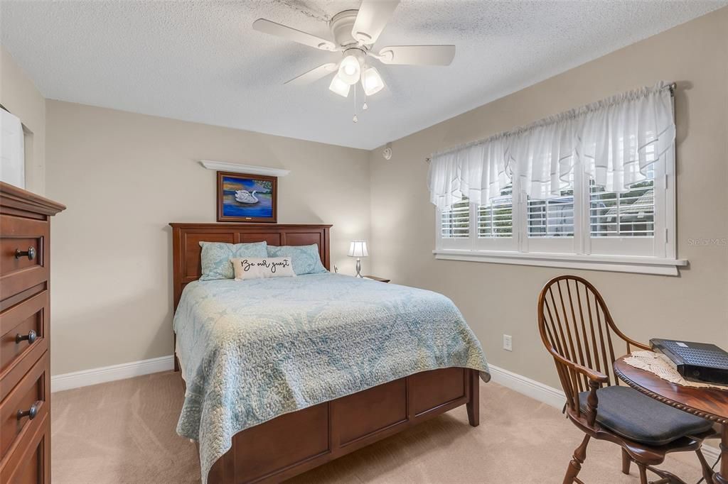 待售: $165,000 (2 贝兹, 2 浴室, 1156 平方英尺)