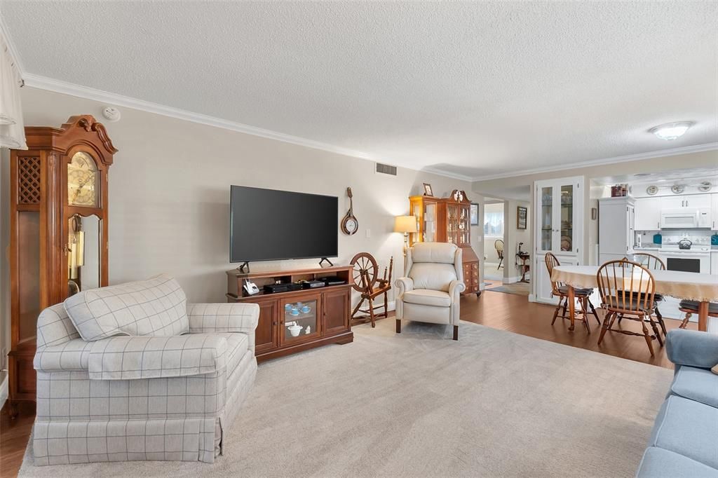 待售: $165,000 (2 贝兹, 2 浴室, 1156 平方英尺)