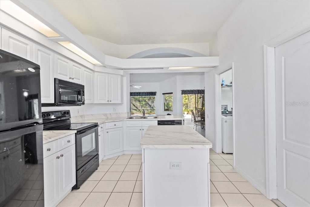 合同活跃: $338,900 (3 贝兹, 2 浴室, 1494 平方英尺)