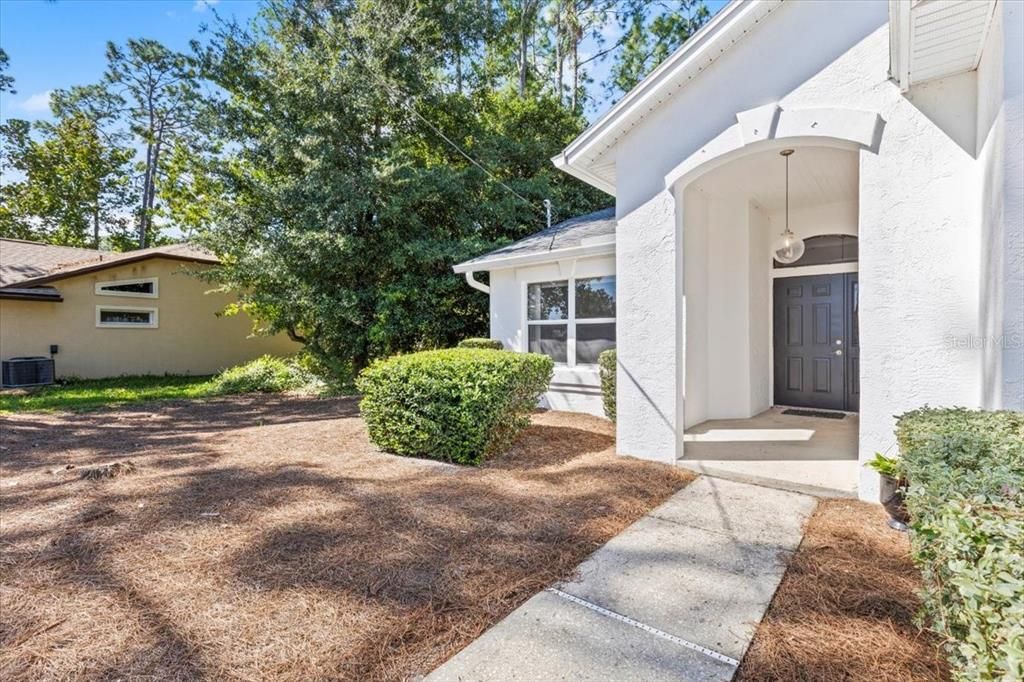 合同活跃: $338,900 (3 贝兹, 2 浴室, 1494 平方英尺)