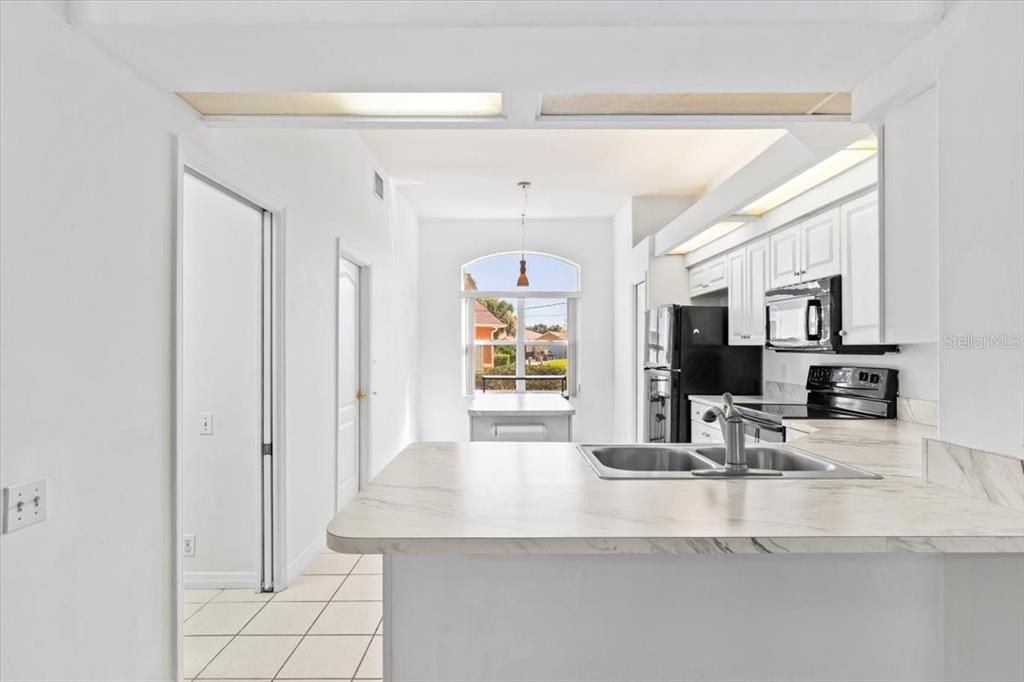 合同活跃: $338,900 (3 贝兹, 2 浴室, 1494 平方英尺)