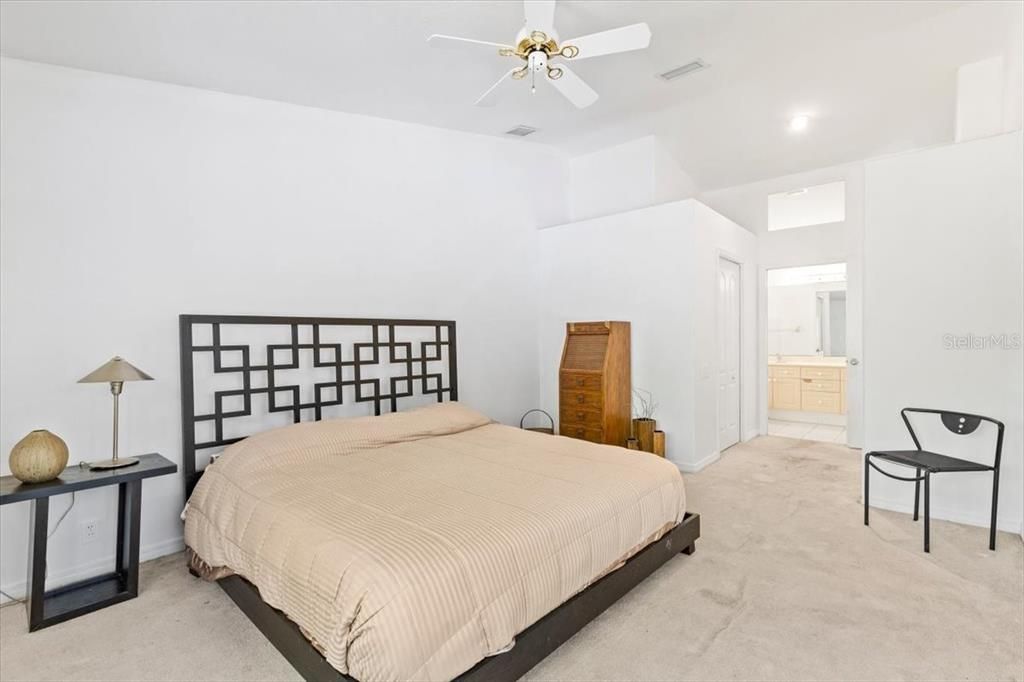 合同活跃: $338,900 (3 贝兹, 2 浴室, 1494 平方英尺)