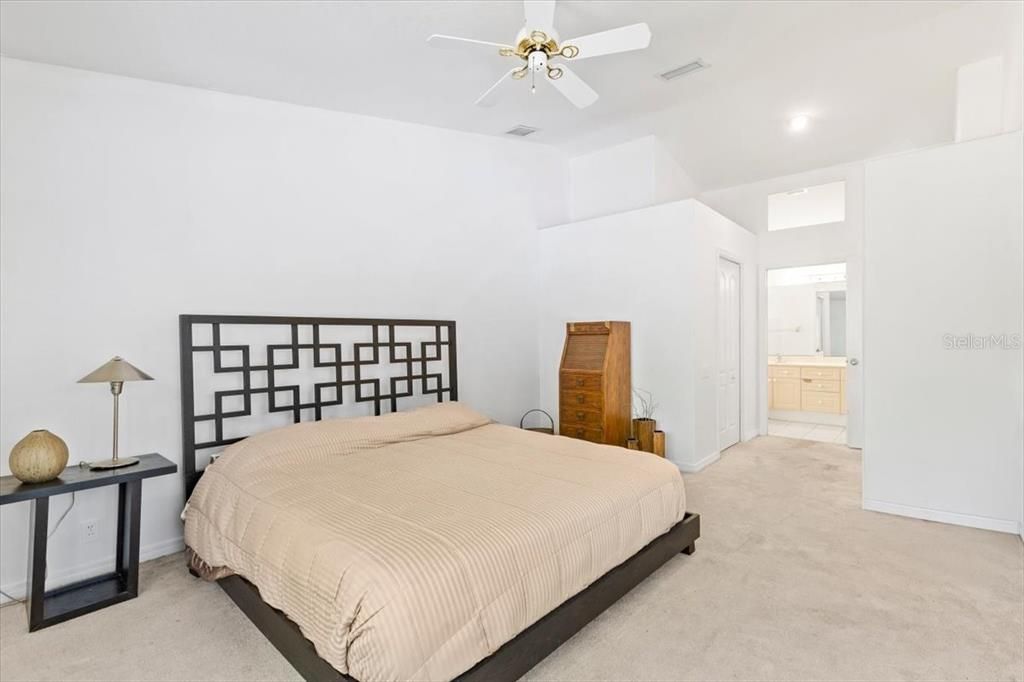 合同活跃: $338,900 (3 贝兹, 2 浴室, 1494 平方英尺)