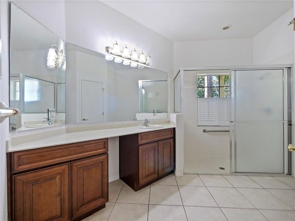 Active With Contract: $229,900 (2 beds, 2 baths, 1440 Square Feet)