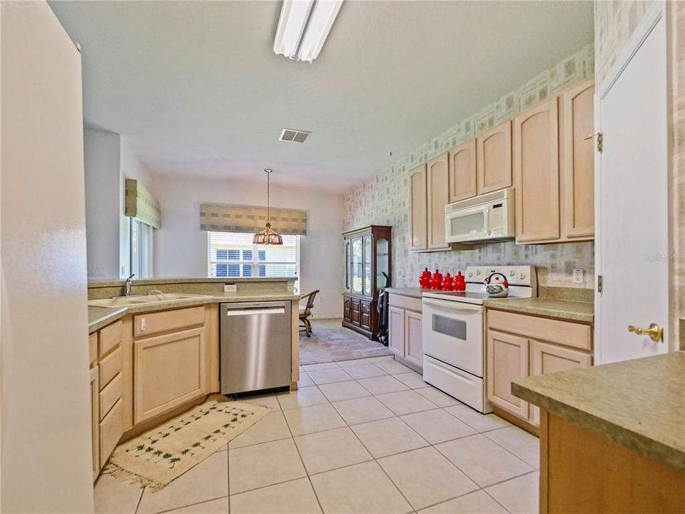 Active With Contract: $229,900 (2 beds, 2 baths, 1440 Square Feet)