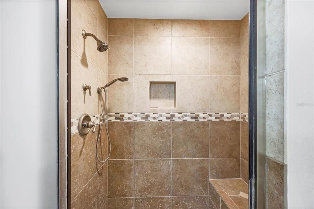 合同活跃: $598,000 (3 贝兹, 3 浴室, 1968 平方英尺)