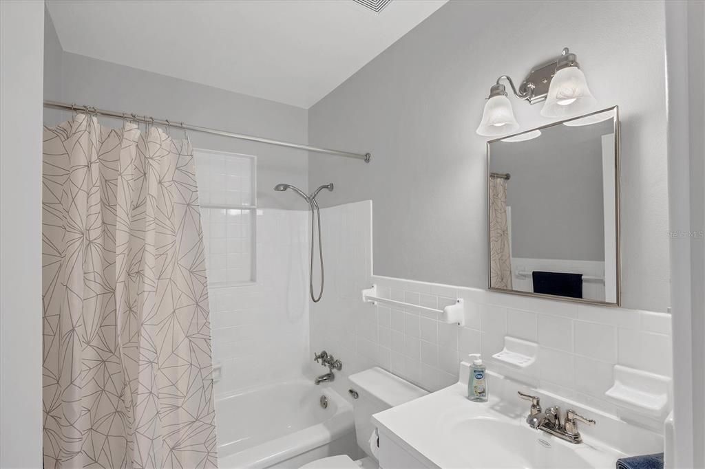 合同活跃: $598,000 (3 贝兹, 3 浴室, 1968 平方英尺)