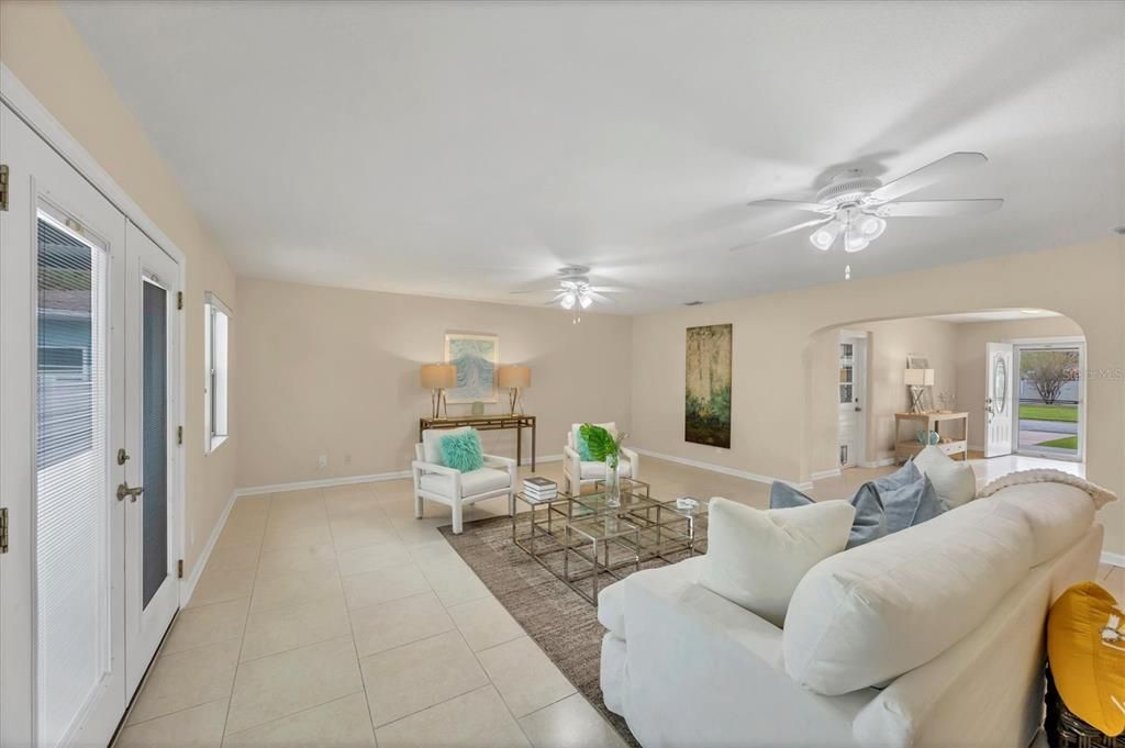 合同活跃: $598,000 (3 贝兹, 3 浴室, 1968 平方英尺)