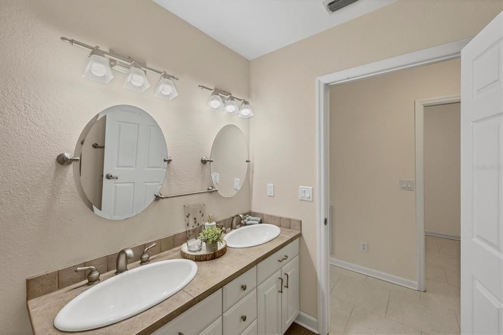 合同活跃: $598,000 (3 贝兹, 3 浴室, 1968 平方英尺)