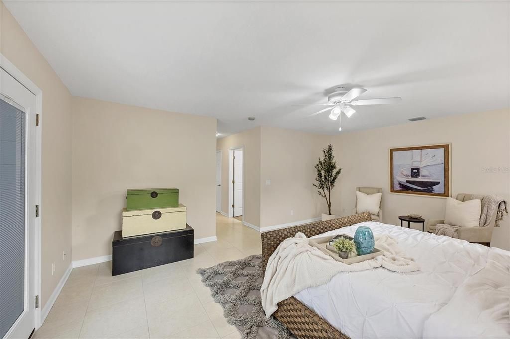 合同活跃: $598,000 (3 贝兹, 3 浴室, 1968 平方英尺)