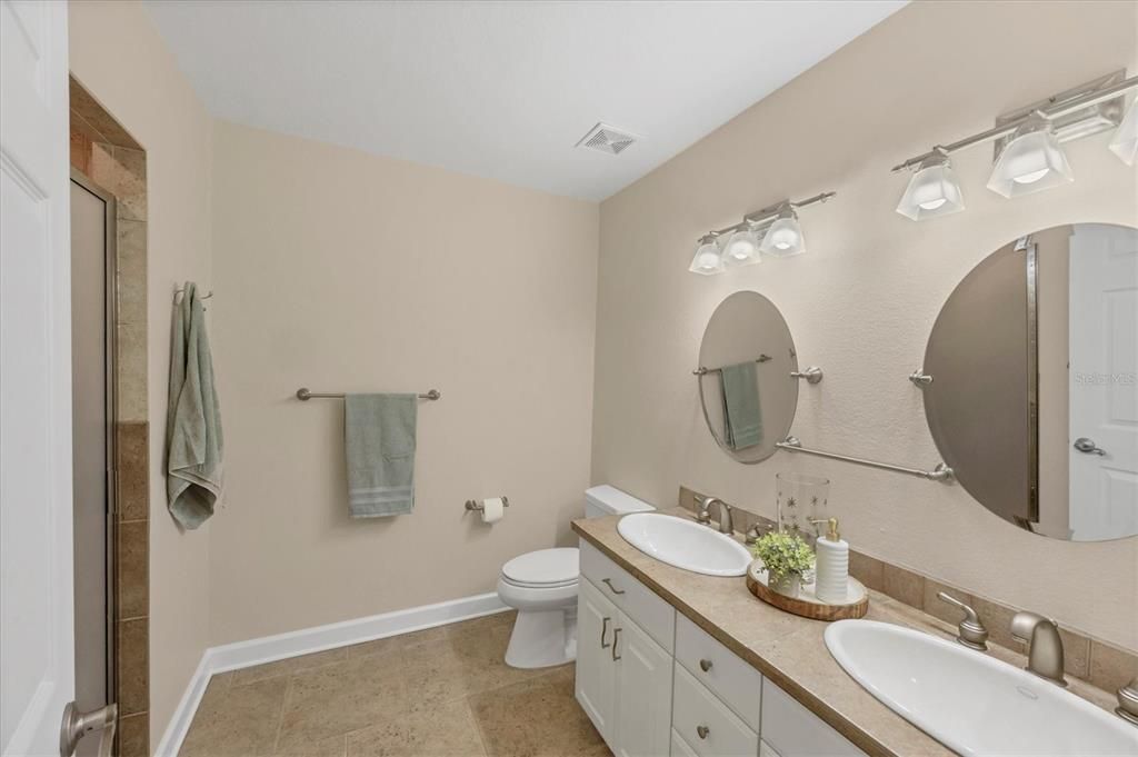 合同活跃: $598,000 (3 贝兹, 3 浴室, 1968 平方英尺)