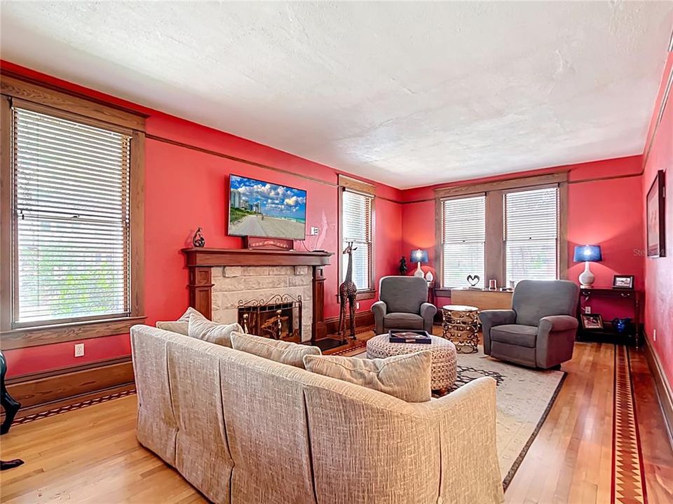 For Sale: $899,000 (4 beds, 3 baths, 2535 Square Feet)