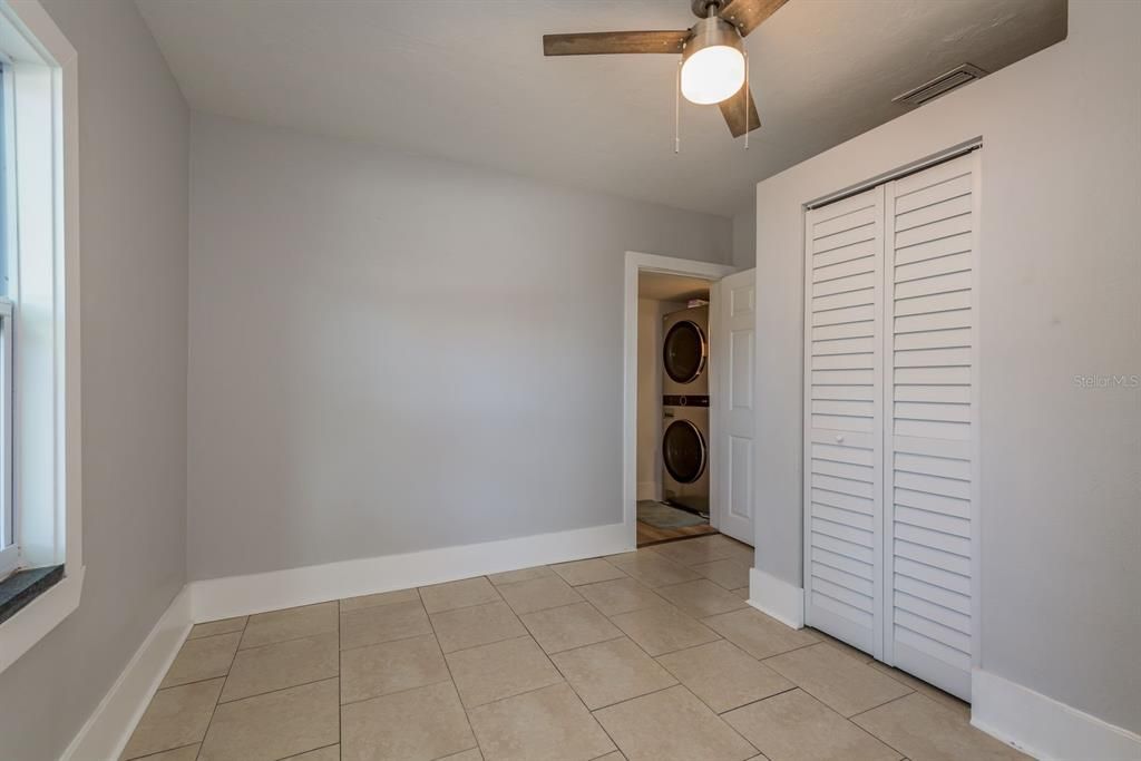 For Sale: $294,999 (2 beds, 1 baths, 896 Square Feet)