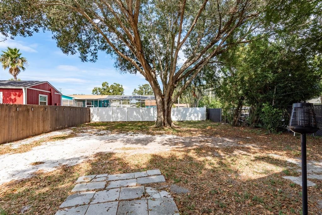 For Sale: $294,999 (2 beds, 1 baths, 896 Square Feet)