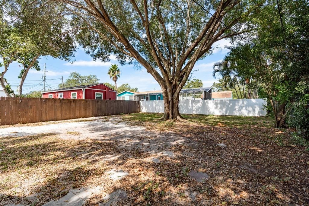 For Sale: $294,999 (2 beds, 1 baths, 896 Square Feet)