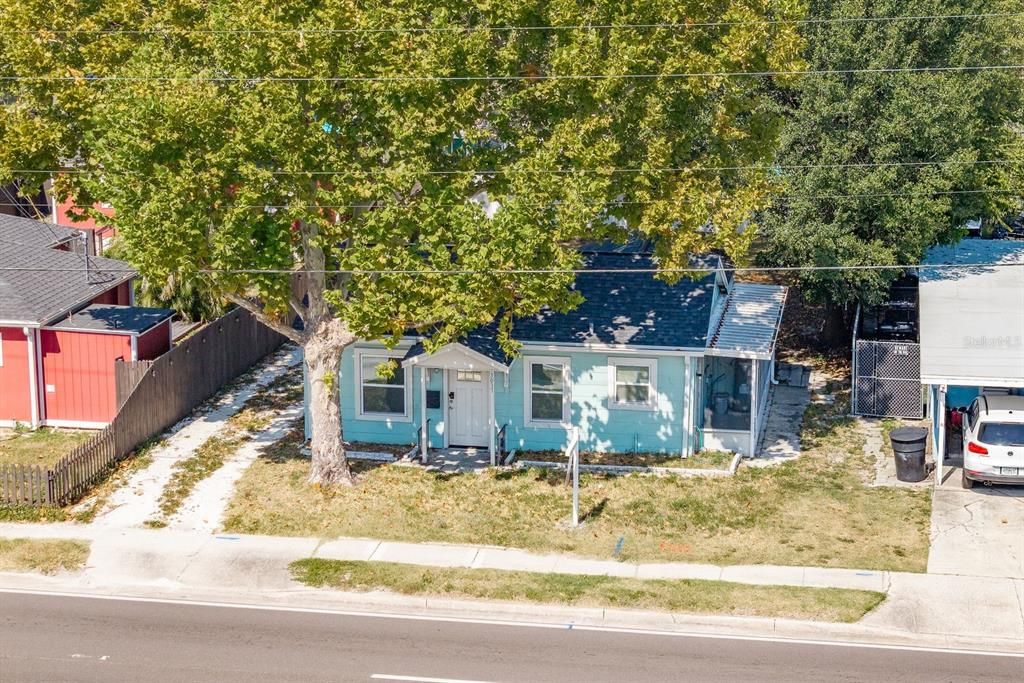 For Sale: $294,999 (2 beds, 1 baths, 896 Square Feet)