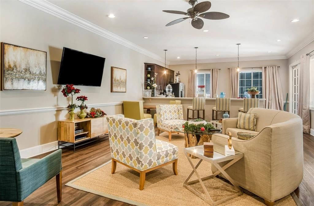 For Rent: $1,790 (1 beds, 1 baths, 743 Square Feet)