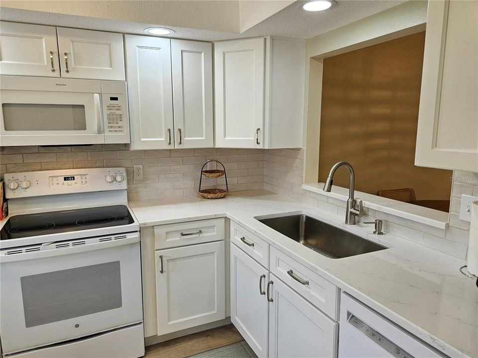 For Rent: $4,400 (2 beds, 2 baths, 1186 Square Feet)