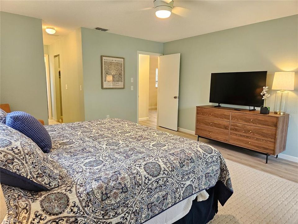 For Rent: $4,400 (2 beds, 2 baths, 1186 Square Feet)