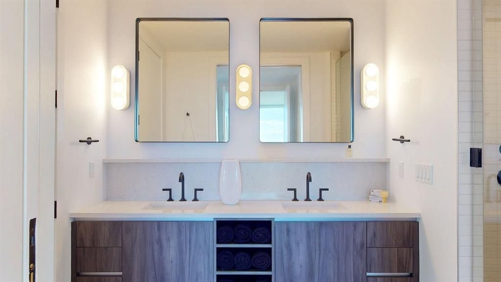 На продажу: $1,865,000 (2 спален, 2 ванн, 2297 Квадратных фут)