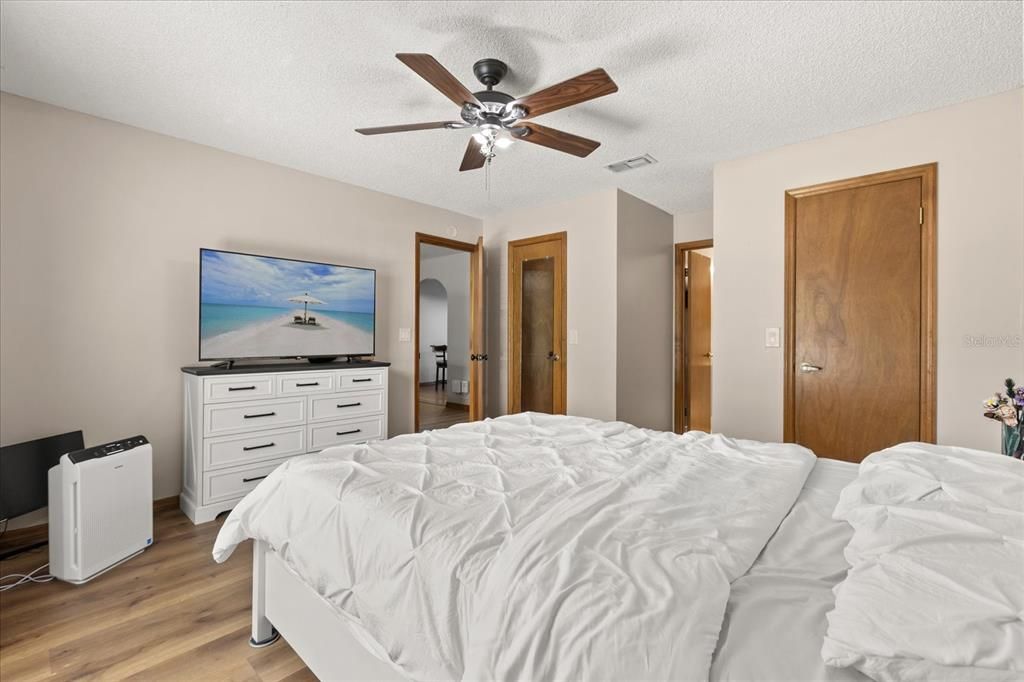 For Sale: $300,000 (3 beds, 2 baths, 1771 Square Feet)