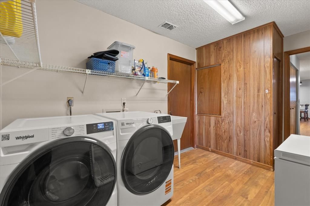 For Sale: $300,000 (3 beds, 2 baths, 1771 Square Feet)