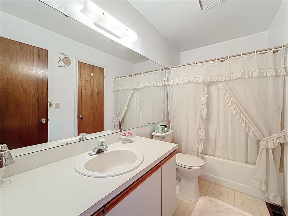 For Sale: $229,000 (3 beds, 2 baths, 1375 Square Feet)