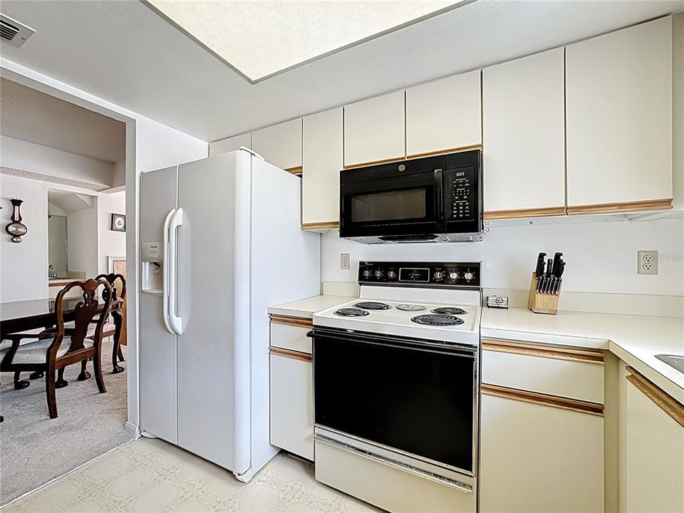 For Sale: $229,000 (3 beds, 2 baths, 1375 Square Feet)