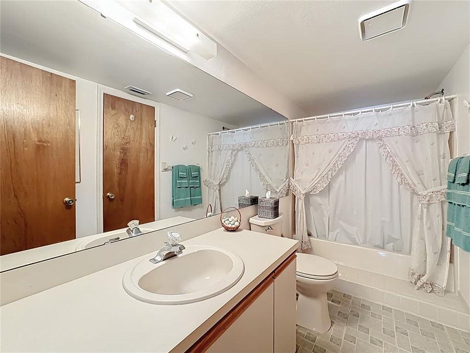 For Sale: $229,000 (3 beds, 2 baths, 1375 Square Feet)