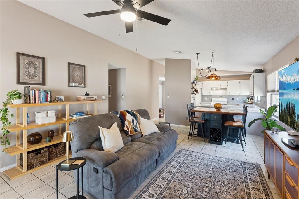 Active With Contract: $365,000 (3 beds, 2 baths, 1233 Square Feet)