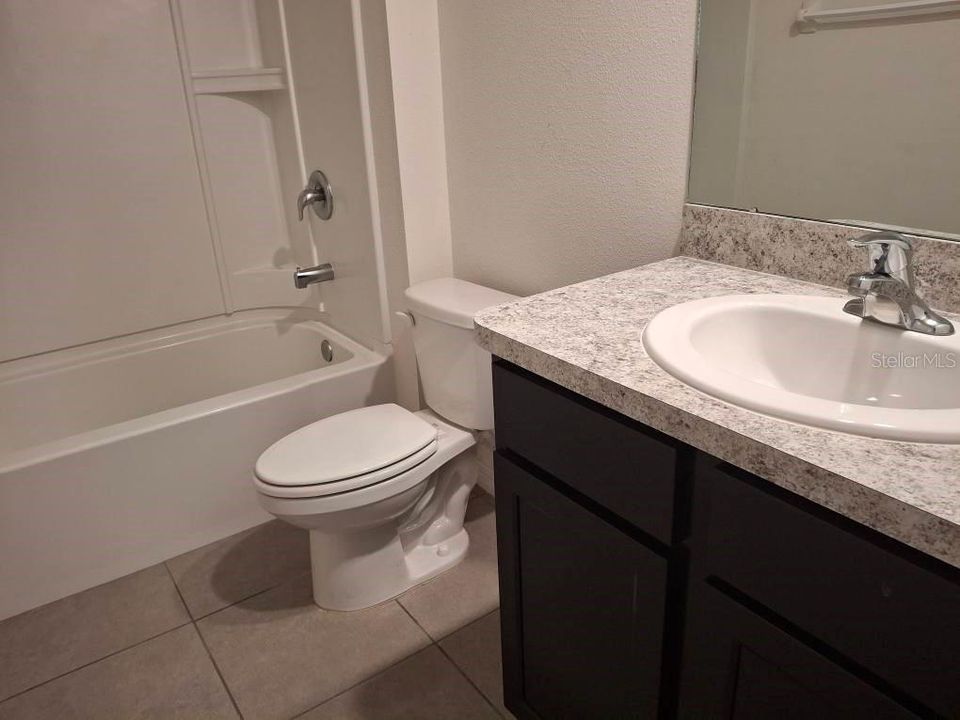 合同活跃: $2,300 (4 贝兹, 2 浴室, 1827 平方英尺)