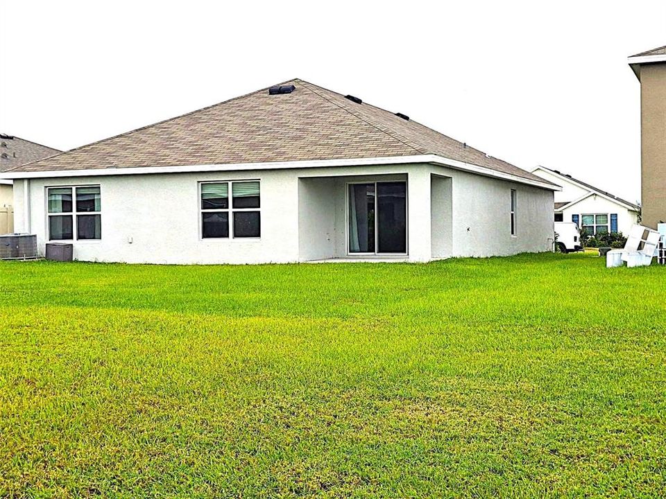 合同活跃: $2,300 (4 贝兹, 2 浴室, 1827 平方英尺)