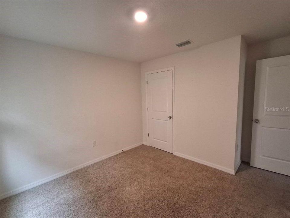 合同活跃: $2,300 (4 贝兹, 2 浴室, 1827 平方英尺)