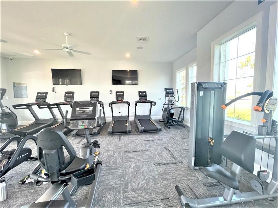 合同活跃: $2,300 (4 贝兹, 2 浴室, 1827 平方英尺)