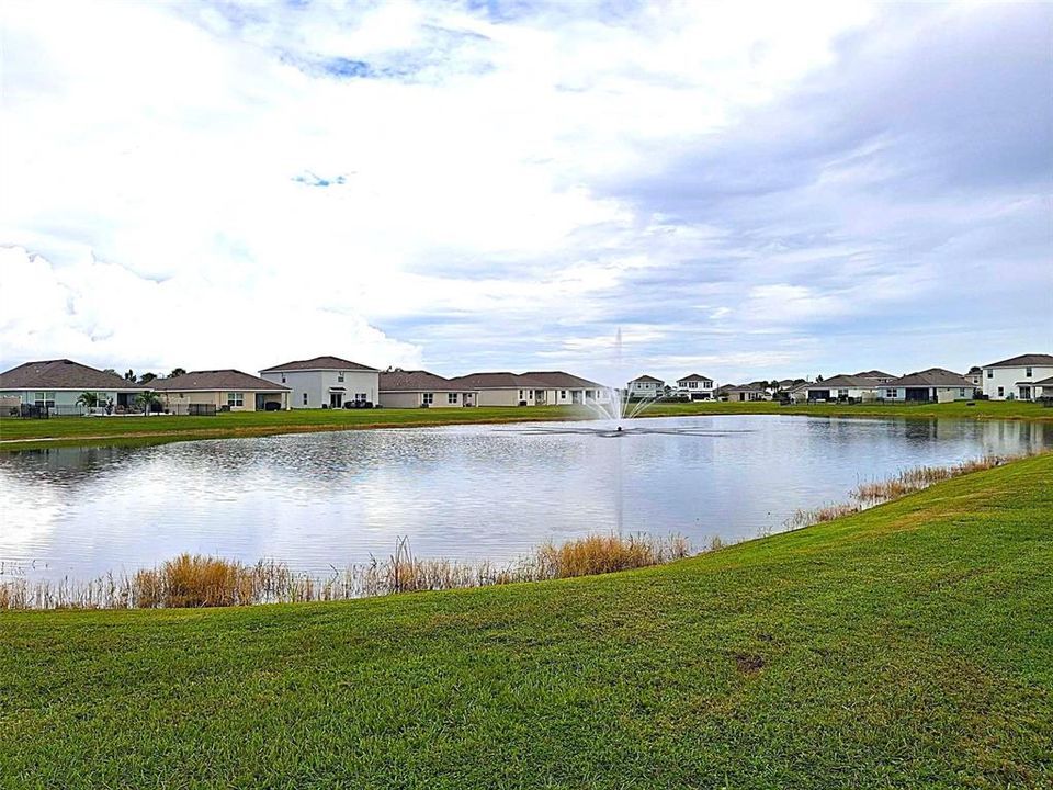 合同活跃: $2,300 (4 贝兹, 2 浴室, 1827 平方英尺)