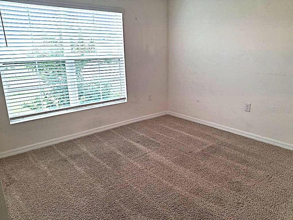 合同活跃: $2,300 (4 贝兹, 2 浴室, 1827 平方英尺)