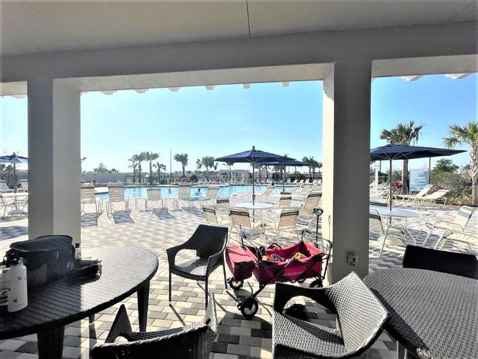 合同活跃: $2,300 (4 贝兹, 2 浴室, 1827 平方英尺)