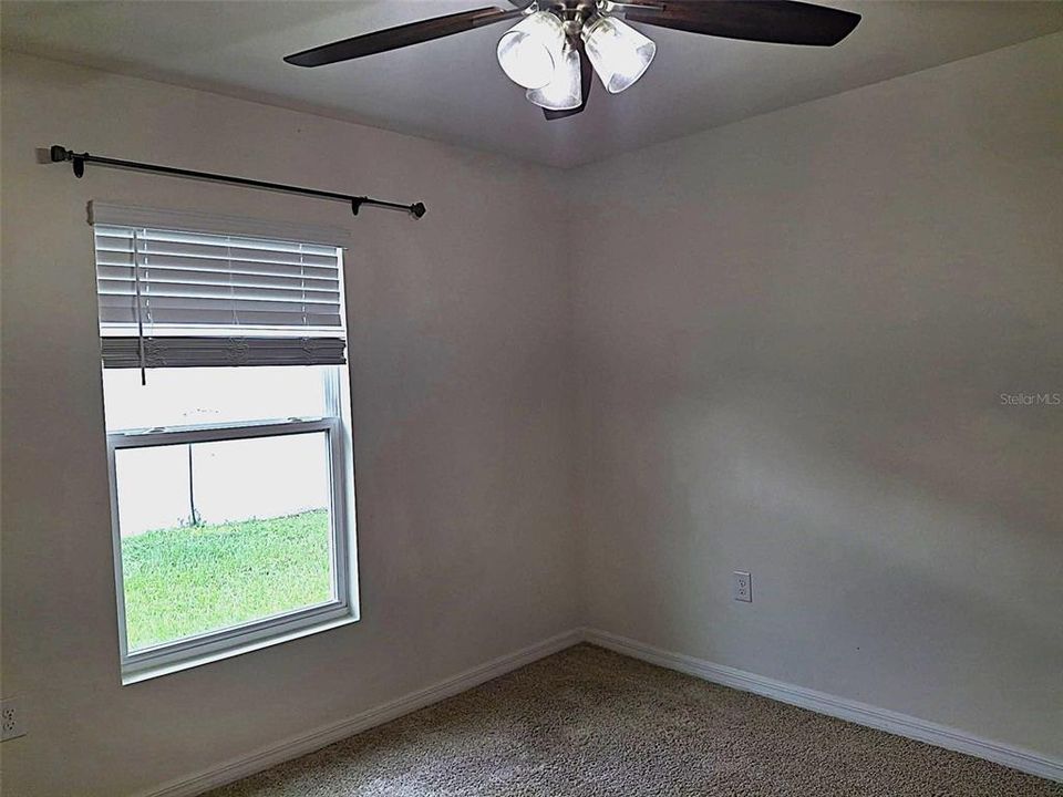 合同活跃: $2,300 (4 贝兹, 2 浴室, 1827 平方英尺)