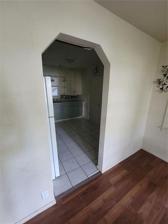 For Rent: $1,600 (3 beds, 1 baths, 750 Square Feet)