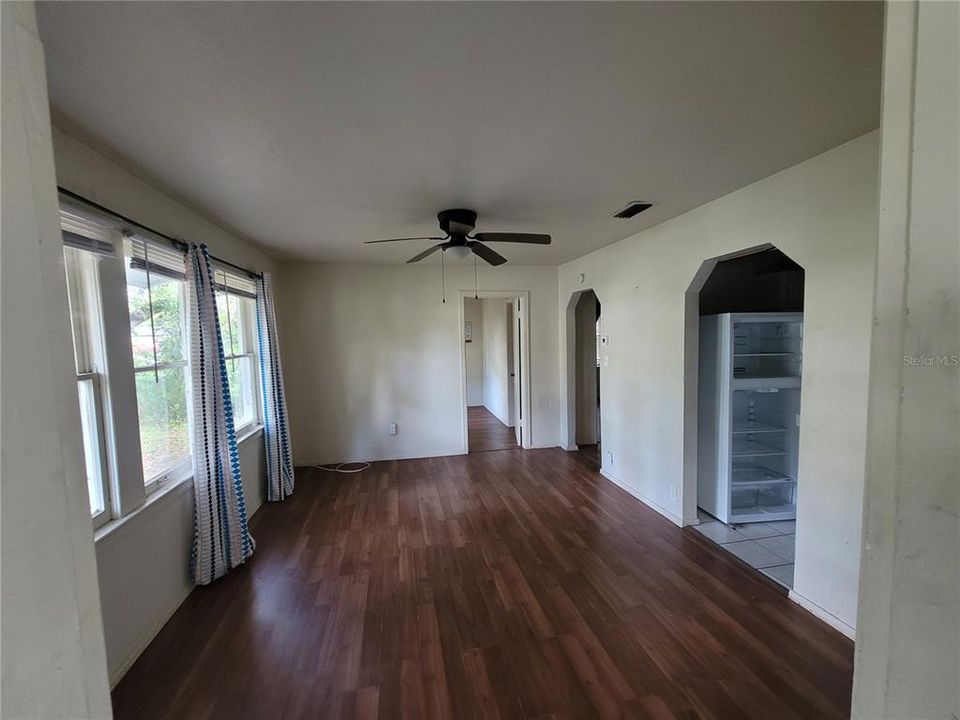 For Rent: $1,600 (3 beds, 1 baths, 750 Square Feet)