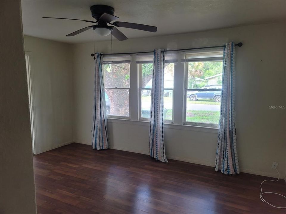 For Rent: $1,600 (3 beds, 1 baths, 750 Square Feet)