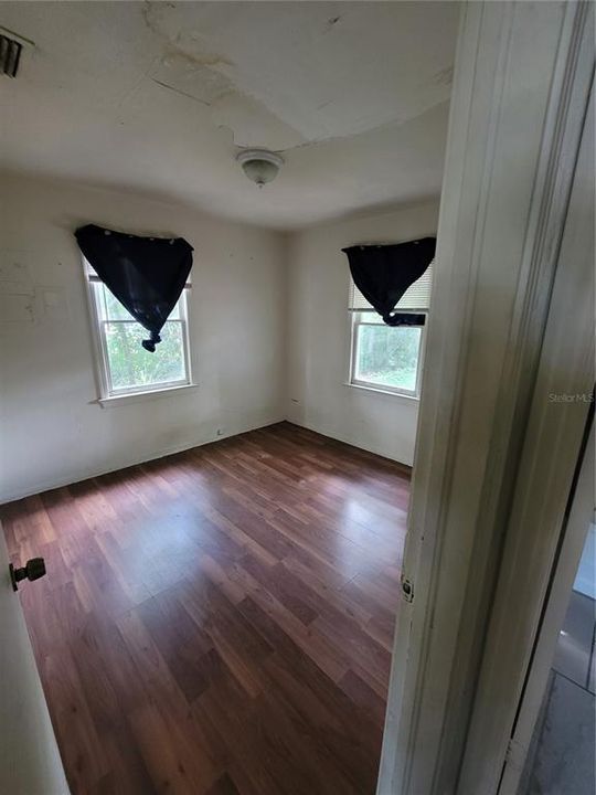 For Rent: $1,600 (3 beds, 1 baths, 750 Square Feet)